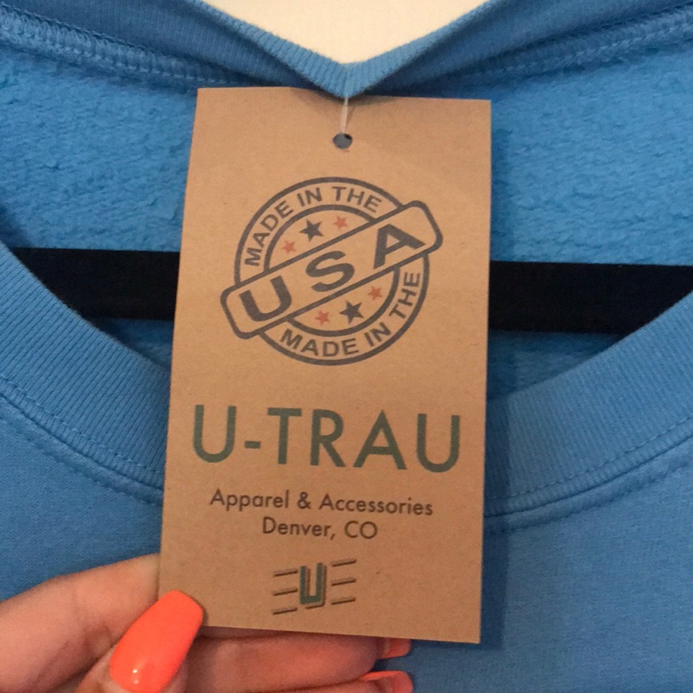 Cropped Sweatshirt - Picture 2 of 4